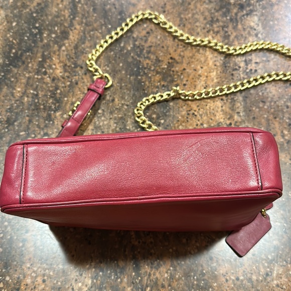 Coach Deep Port Cross Body Flight bag, model 25362. 9 1/2 x 6 x 2 Strap drop 21” - Picture 2 of 6